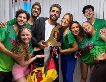 Top 1: Pedro Scooby vence competição surf e comemora no ensaio do Dança dos Famosos Top 1: Pedro Scooby vence competição surf e comemora no ensaio do Dança dos Famosos