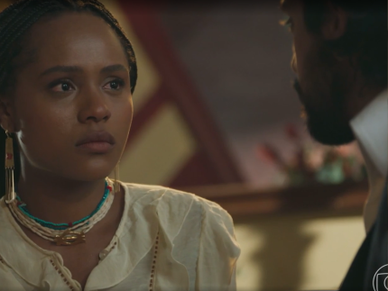 Omar se declara e beija Alika em “A Nobreza do Amor”; Tonho fica enciumado