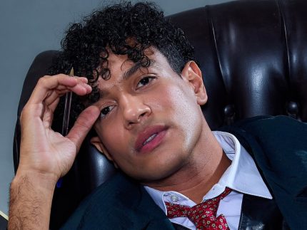 Após marco na Disney, Gabriel Vicente encara novo desafio em musical sobre Piaf
