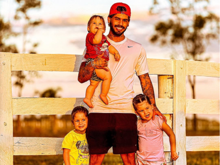 Zé Felipe atualiza estado de saúde de Maria Alice e Maria Flor após cirurgias Zé Felipe atualiza estado de saúde de Maria Alice e Maria Flor após cirurgias