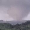Tornado atinge cidade do Paraná e deixa casas destruídas e moradores sem energia