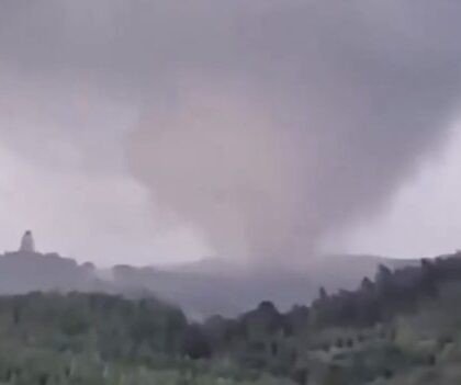 Tornado atinge cidade do Paraná e deixa casas destruídas e moradores sem energia Tornado atinge cidade do Paraná e deixa casas destruídas e moradores sem energia