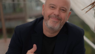 Miastenia: entenda o diagnóstico de Alex Escobar e a importância da cirurgia no tratamento