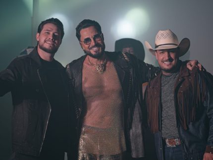 Sucesso de Latino ganha versão agroneja em parceria com Bruno & Barretto