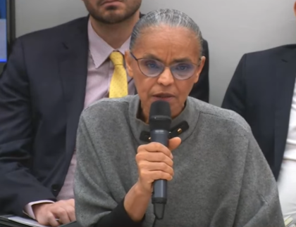 Homem tenta agredir Marina Silva durante caminhada de Fernando Haddad em SP Homem tenta agredir Marina Silva durante caminhada de Fernando Haddad em SP