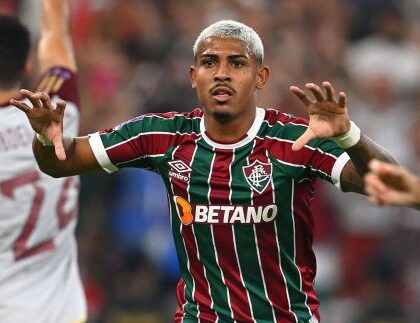 Alerta no Fluminense: John Kennedy volta ao hospital durante recuperação de lesão