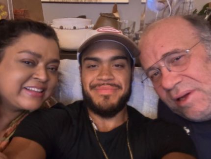 Francisco Gil se declara ao pai, Otávio Müller: “Cara que mais amo na vida”