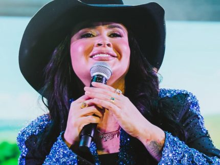 Baronesa da Seresta: Klessinha estreia a label “Sem Tirar de Dentro” neste sábado (8/8), em Salvador