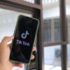 TikTok leva multa de mais de R$ 150 milhões por falhas na proteção de dados de menores