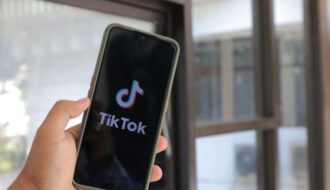 TikTok leva multa de mais de R$ 150 milhões por falhas na proteção de dados de menores