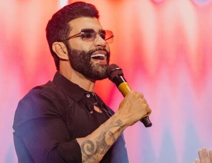 O Embaixador voltou! Após 3 anos, Gusttavo Lima sobe ao palco de Barretos O Embaixador voltou! Após 3 anos, Gusttavo Lima sobe ao palco de Barretos