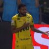 Torcedor do Santos cospe em jogador do Mirassol que se revolta: “Vergonhoso”