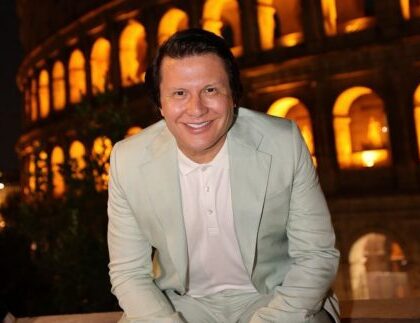 Giovani, da dupla com Gian, surge abraçado com mulher em meio a processo de divórcio