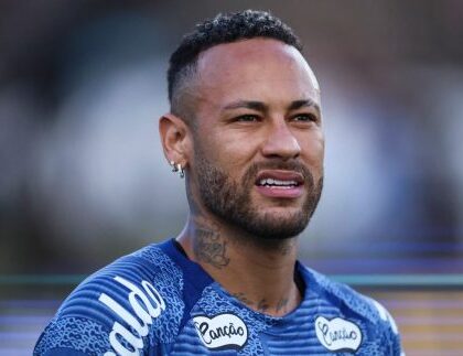 Neymar contesta ranking dos maiores goleiros da história e cobra presença de dois brasileiros