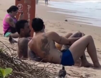 Cada vez mais próximos! Carlinhos Maia e personal trainer são flagrados em praia Cada vez mais próximos! Carlinhos Maia e personal trainer são flagrados em praia