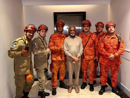Gilberto Gil passa por susto em elevador e é socorrido por bombeiros no Rio