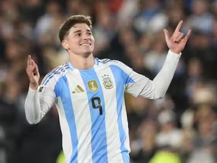 Rejeitado pela torcida do Atlético de Madrid, Julián Álvarez pode parar no Arsenal