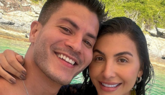Mulher de Arthur Aguiar rebate críticas sobre plástica antes de casamento religioso