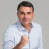 Homem faz ameaça de facada a Flávio Bolsonaro nas redes e é levado para depor
