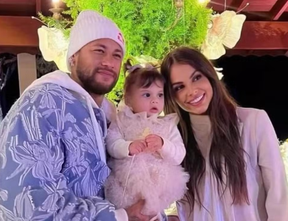 De malas prontas! Kimberlly fará 1ª viagem internacional com Helena, filha de Neymar De malas prontas! Kimberlly fará 1ª viagem internacional com Helena, filha de Neymar