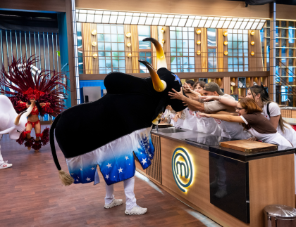“MasterChef Brasil” estreia repescagem inédita com prova inspirada no Festival de Parintins