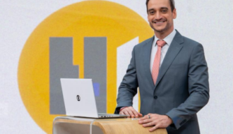 Dorme às 17h e acorda à meia-noite: apresentador do “Hora 1” revela rotina invertida