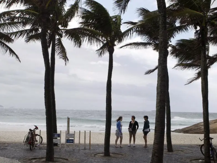 Nova ventania! Rio terá ventos de até 110 km/h na sexta-feira, prevê Climatempo Nova ventania! Rio terá ventos de até 110 km/h na sexta-feira, prevê Climatempo