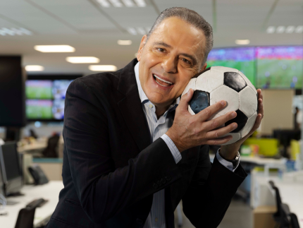 Luís Roberto retorna às transmissões na TV Globo após tratamento contra o câncer Luís Roberto retorna às transmissões na TV Globo após tratamento contra o câncer