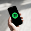 Quer tirar alguém do Top 50 do Spotify? Compre views pra ele que a plataforma derruba na hora