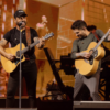 Fred & Fabrício se emocionam com mãe enlutada em show: “Deus preparou nossos corações”
