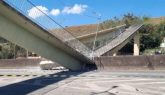 Passarela desaba após ser atingida por caminhão e mata casal na Fernão Dias, em SP