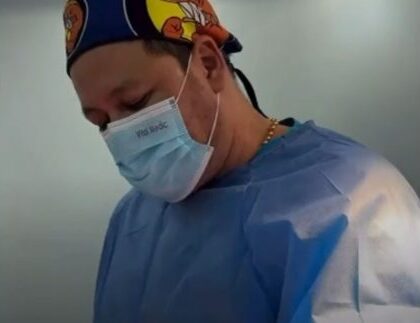 Pacientes denunciam complicações após cirurgia com médico colombiano irregular no Brasil Pacientes denunciam complicações após cirurgia com médico colombiano irregular no Brasil