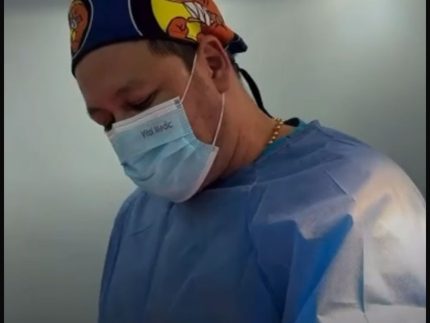 Pacientes denunciam complicações após cirurgia com médico colombiano irregular no Brasil Pacientes denunciam complicações após cirurgia com médico colombiano irregular no Brasil