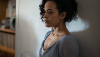 Canal Brasil celebra os 50 anos de Maeve Jinkings com maratona especial