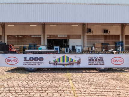 Histórico! BYD alcança marca de 1.000 chassis para ônibus elétricos produzidos no Brasil
