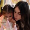 Kimberlly retruca seguidora após ser acusada de comprar roupas baratas para Helena