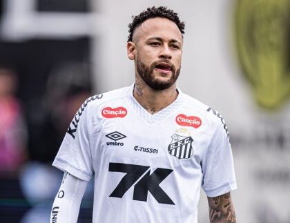 Neymar lidera conversa com organizada do Santos em meio à crise no Brasileirão Neymar lidera conversa com organizada do Santos em meio à crise no Brasileirão