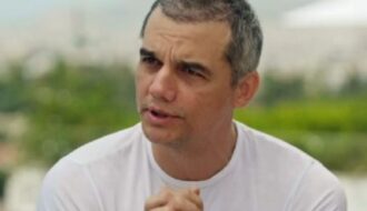 Wagner Moura rebate ataques por posições políticas: “Quando fui pobre, aí podia ser de esquerda?”