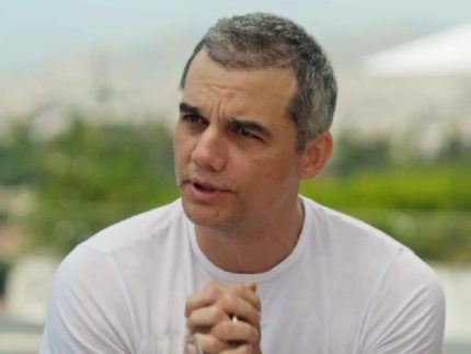 Wagner Moura rebate ataques por posições políticas: “Quando fui pobre, aí podia ser de esquerda?”