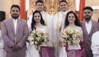 Irmãos gêmeos se casam com irmãs gêmeas em cerimônia com padres gêmeos na Índia